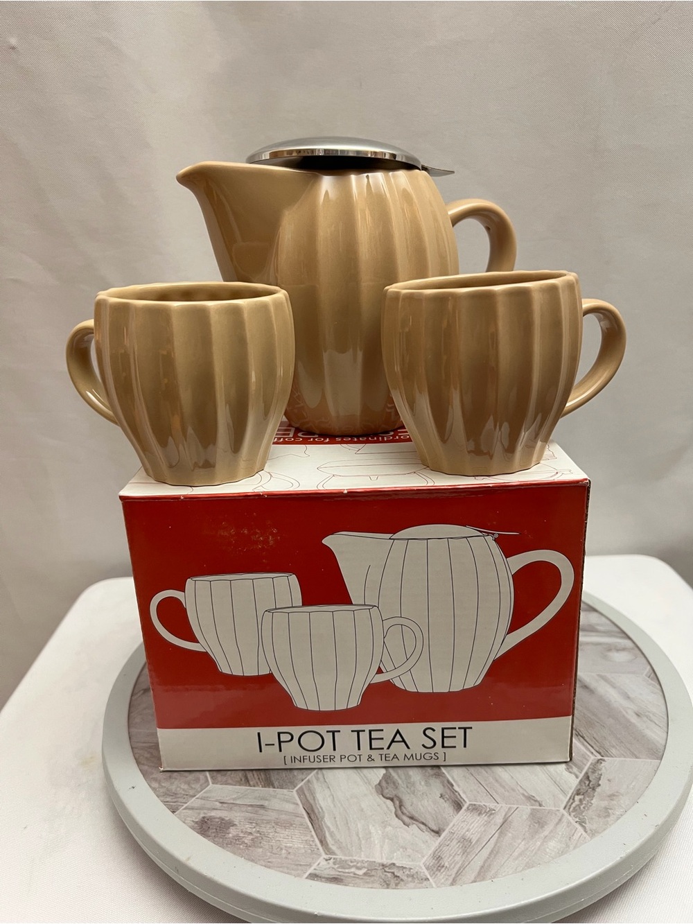 HuesNBrews I-Pot Tea Set Sand Ceramic 24oz Infuser Teapot 2 Mugs With Box